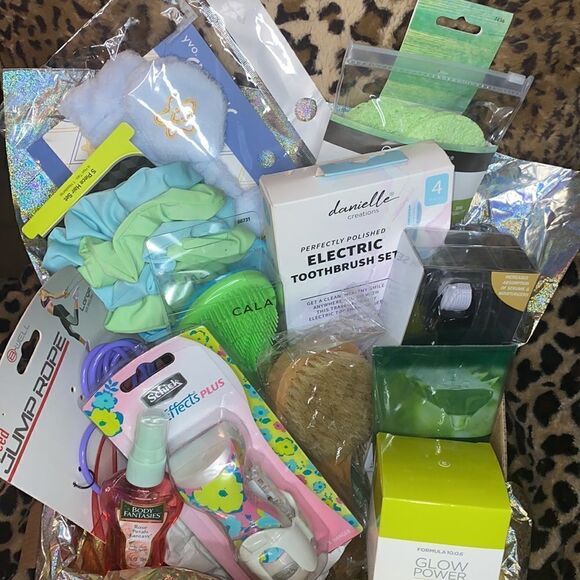 Beauty Mystery Box!! 💋🥰❤️ - Picture 3 of 7